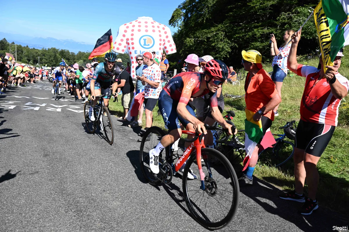 INEOS ziet naast ritzege Kwiatkowski op 'hersteldag' ook sterke Pidcock: 'Heb 700 watt gezien op m'n teller'