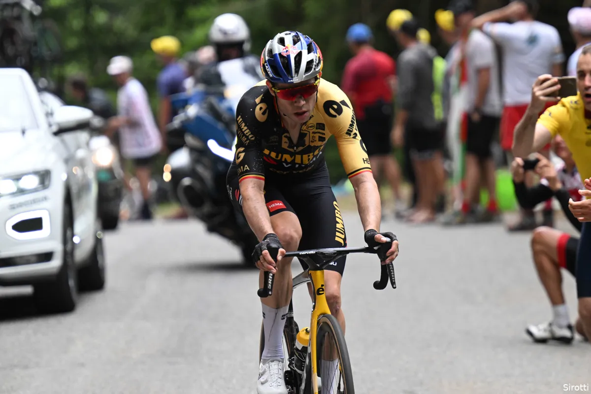 Topfavoriet Van Aert trekt conclusie na overgangsrit in de hitte: 'Dat is mij nog niet vaak overkomen'