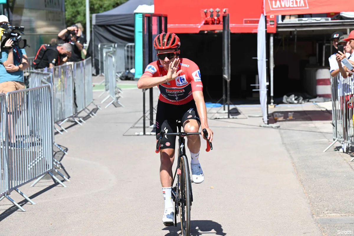 Evenepoel dag na tijdverlies opvallend optimistisch: 'Leek alsof ik meer over had dan Roglic en Vingegaard'