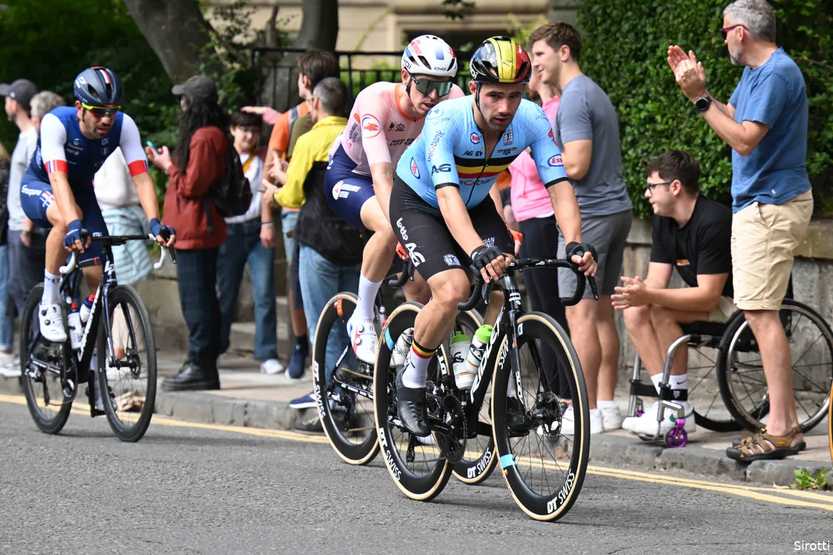 Campenaerts zag al vroeg tijdens WK 'relaxte' Van der Poel: 'Hij durfde van achter te rijden'