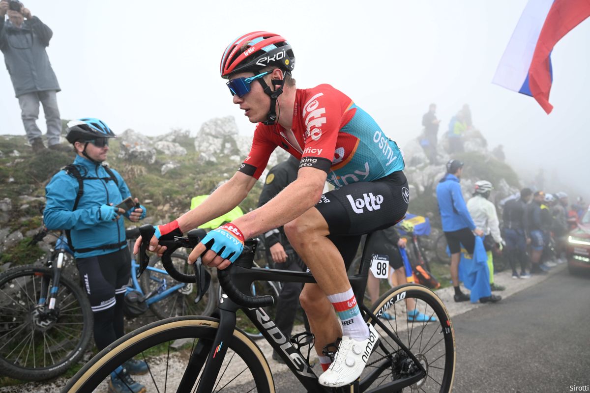 Van Eetvelt knap vierde in voorlaatste Vuelta-rit: 'Had de move van Poels niet verwacht'