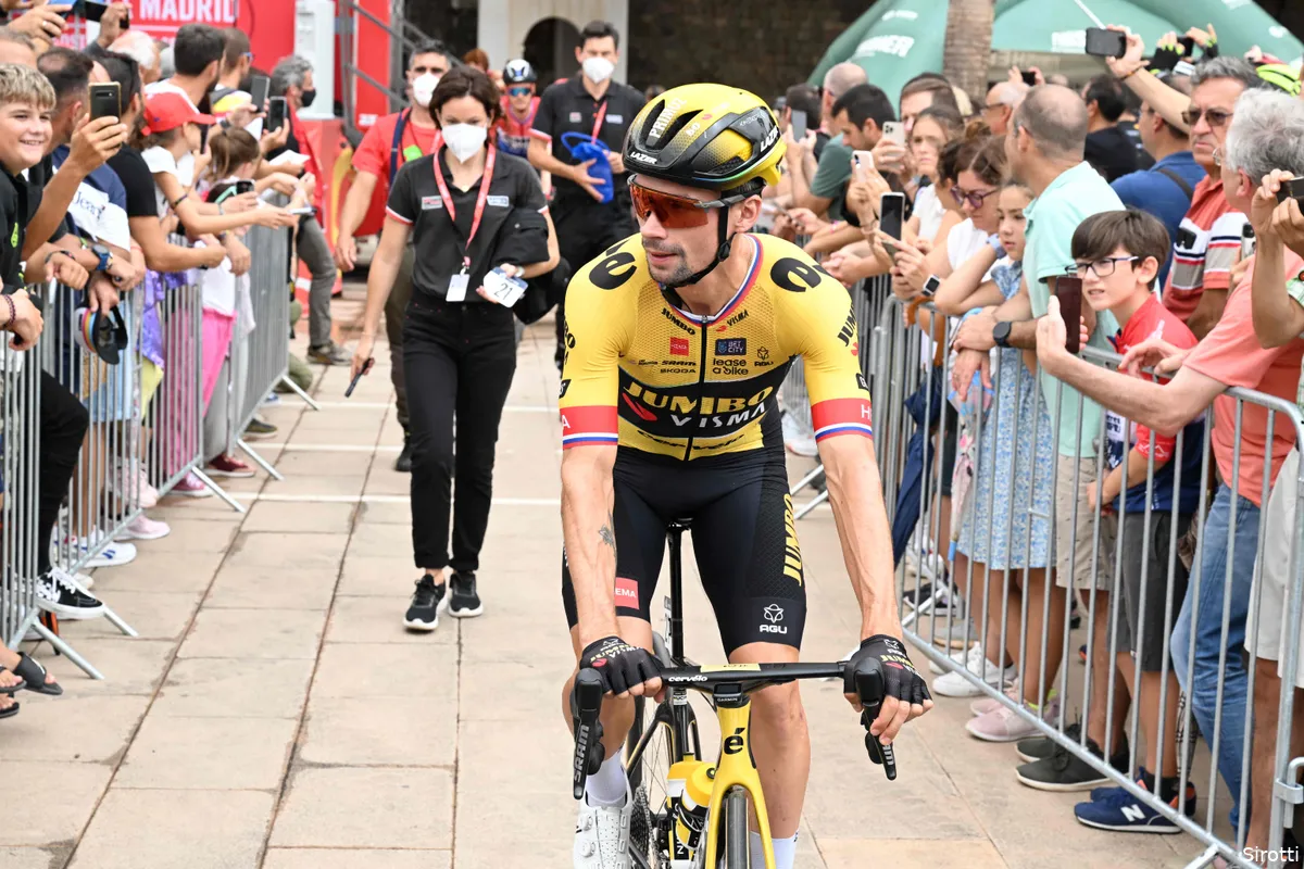 Lolbroek Roglic geeft niets prijs na sterke tijdrit: 'Kuss is de leider, hij draagt het rood'