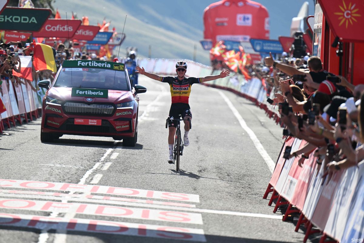 Zonder te remmen: grandioze Evenepoel haalt met succesaanval van 155 (!) km revanche in Vuelta