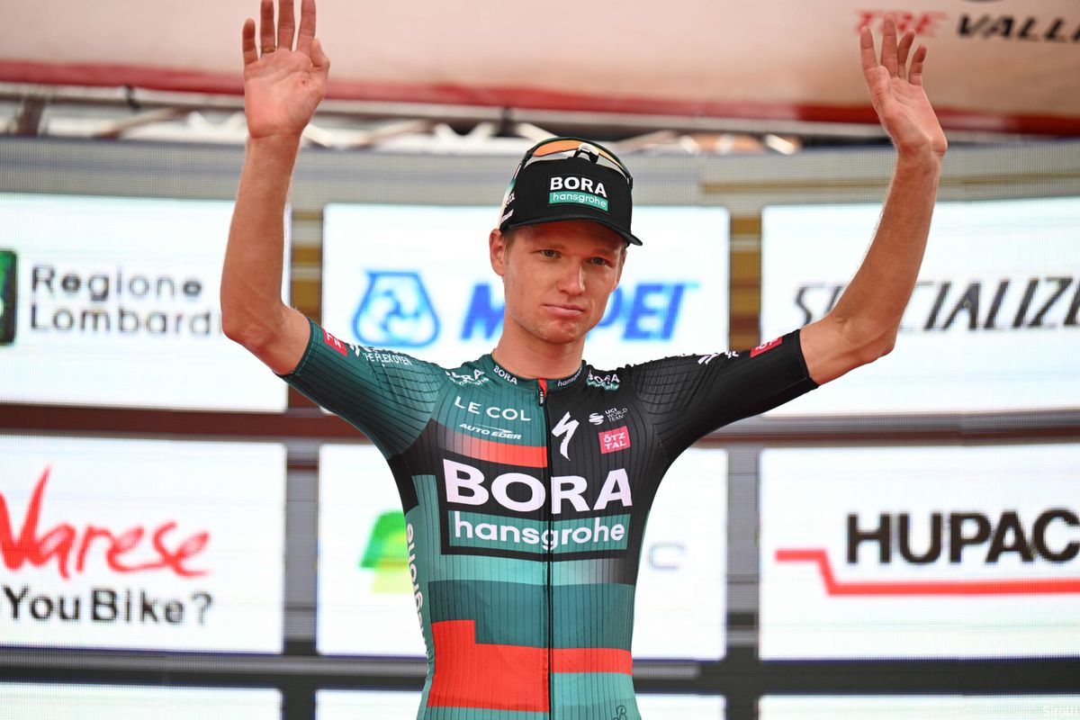 Vlasov finisht als derde in Tre Valli Varesine en trekt met vertrouwen naar Ronde van Lombardije: 'De vorm is er'