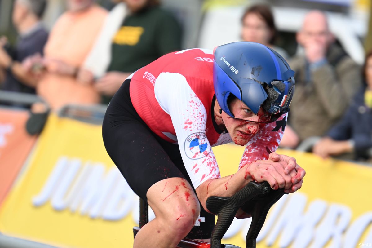 Küng blikt terug op horrorval in Emmen en kijkt naar UCI: 'Aeroydnamische posities worden steeds extremer'