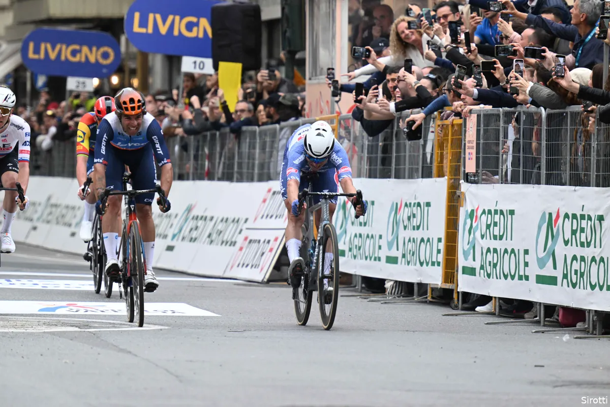 Van der Poel lanceert Philipsen met gigabeurten naar Milaan-Sanremo-zege