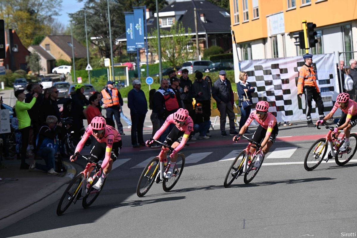 Wielertransfers WorldTour 2025 |  EF Education-EasyPost neemt Max Walker over van opleidingsploeg Astana