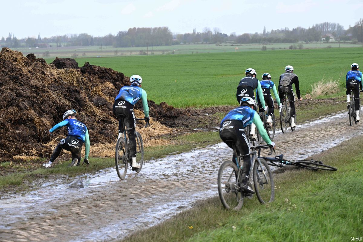 📸  Verkennen in Parijs-Roubaix: dé chicane, natte kasseien en 'Sterkte Wout' in Bos van Wallers