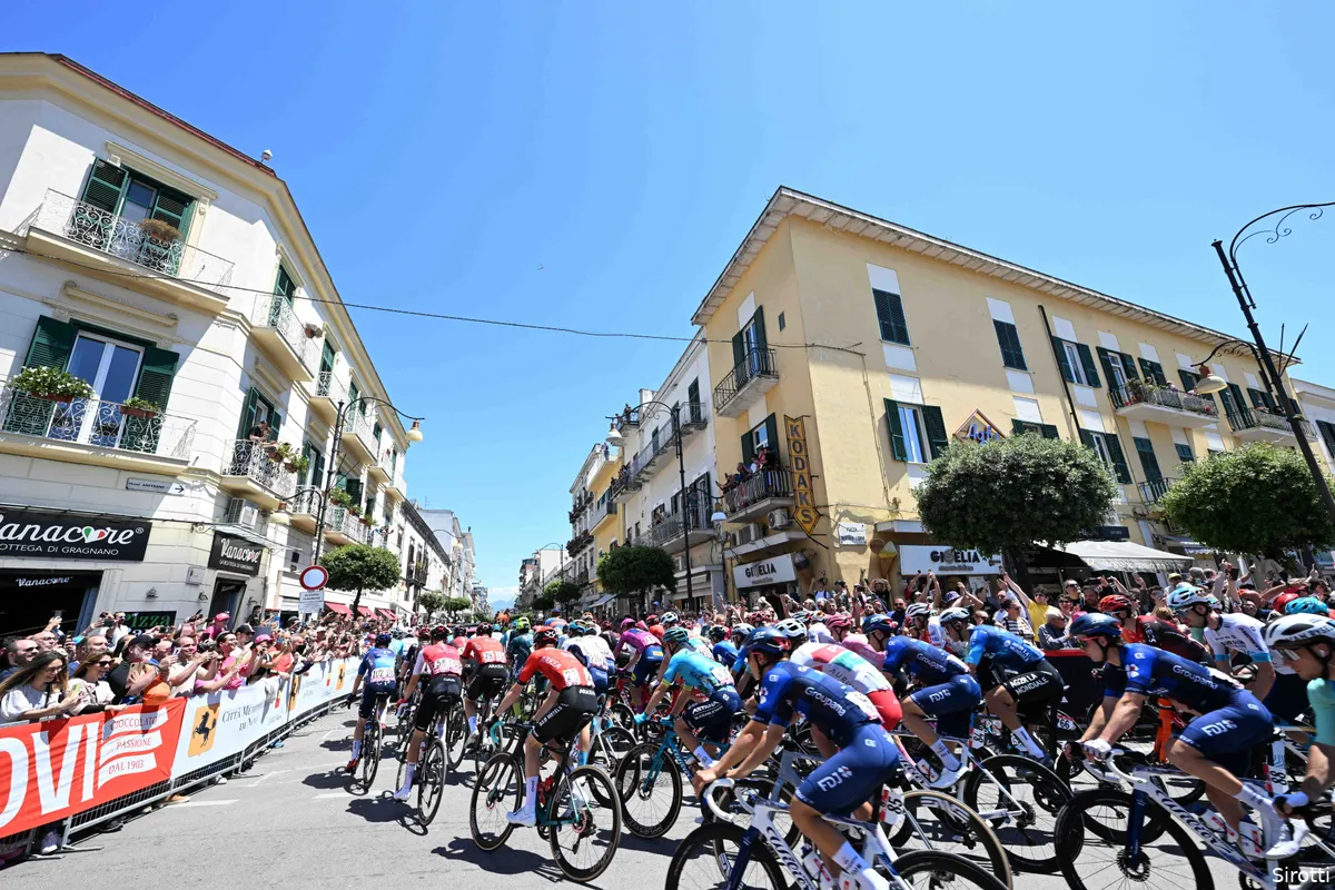giro d italia peloton