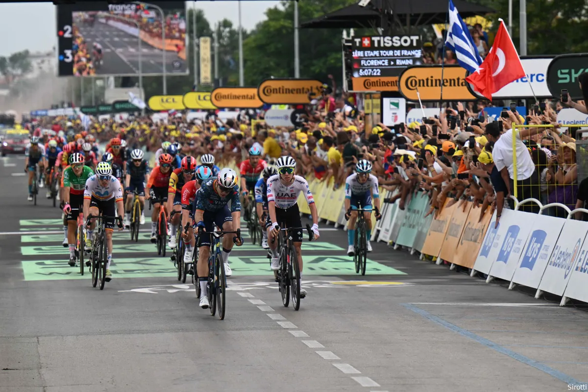 sprint tour pogacar van aert