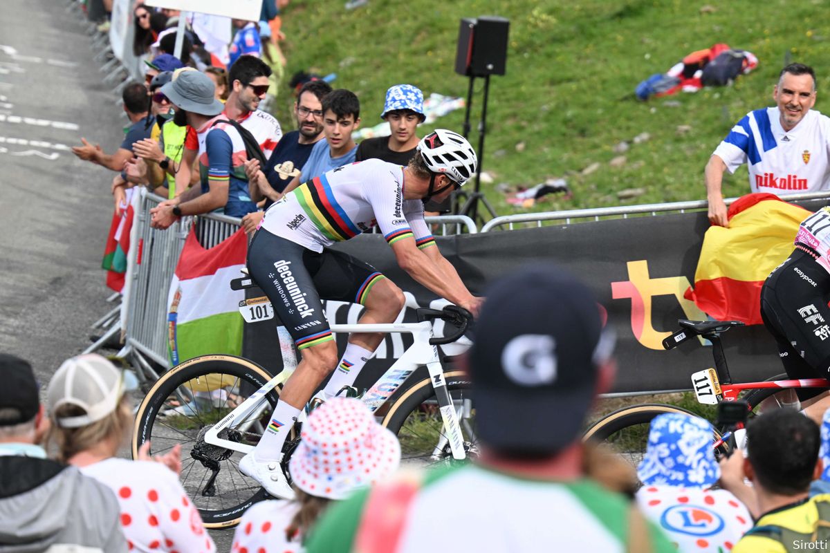 Van der Poel agrees with father Adrie after "successful day" in the breakaway: "So few stages for classics guys"