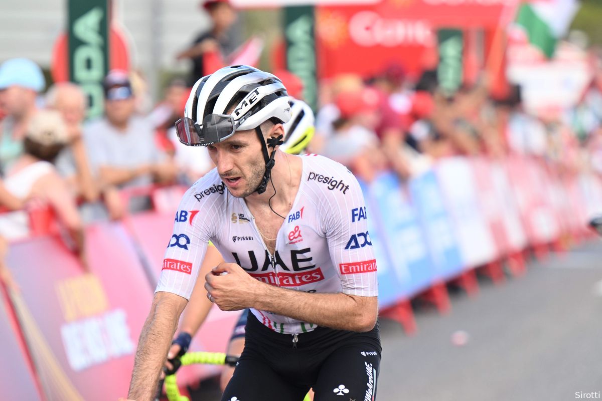 Adam Yates baalt van jurybeslissing na val in Vuelta: 'Dan kun je er niet veel meer aan doen'