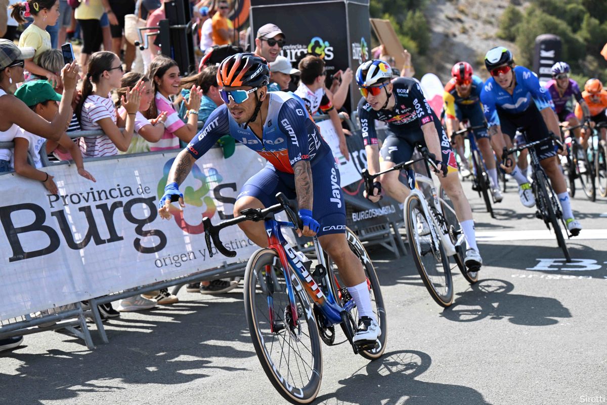 Caleb Ewan wint door valpartijen ontsierde punchrit Burgos, Hart, Caruso en Quintana zwaar onderuit