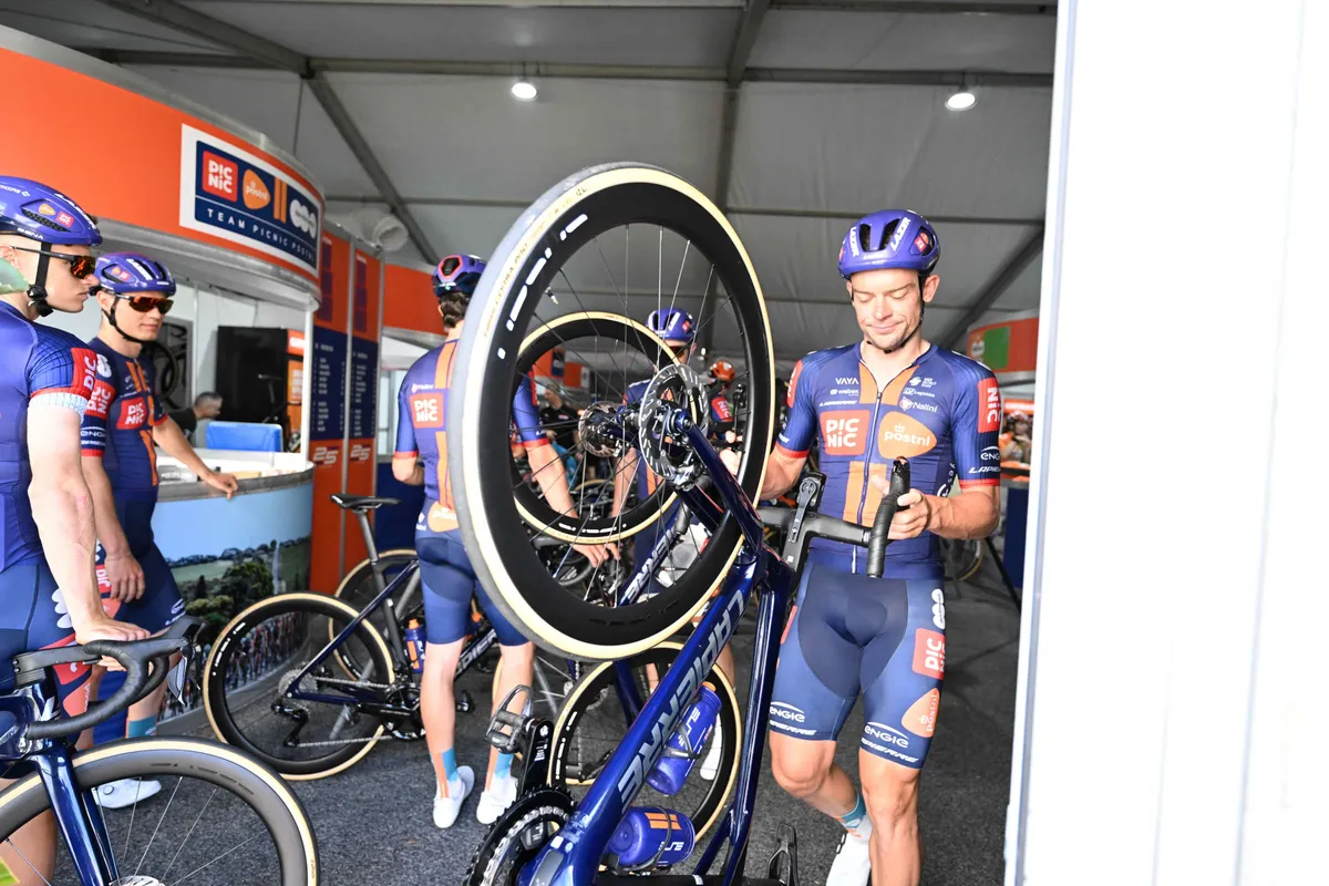 alex edmondson picnic postnl