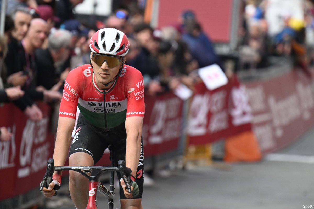 Visma | Lease a Bike kan geen vuist maken in Strade Bianche: 'Moet het accepteren'