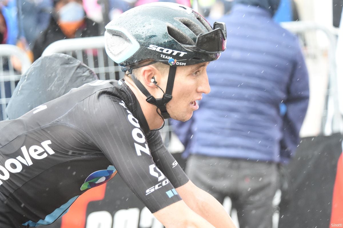 Hindley komt door sleutelbeenbreuk in Ronde van Slowakije niet meer uit voor Team DSM