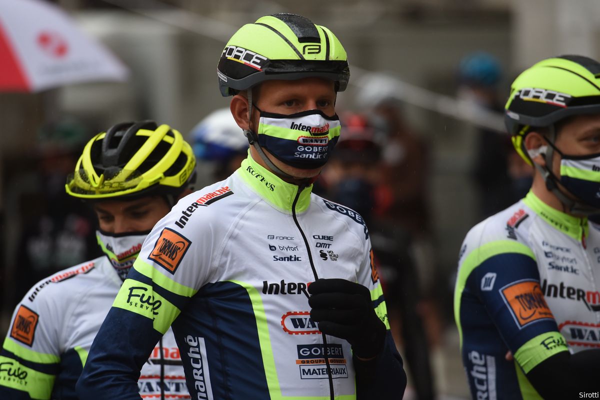 Van der Hoorn kan door Giro-overwinning 'gewoon blijven fietsen': 'Dat deed me veel'