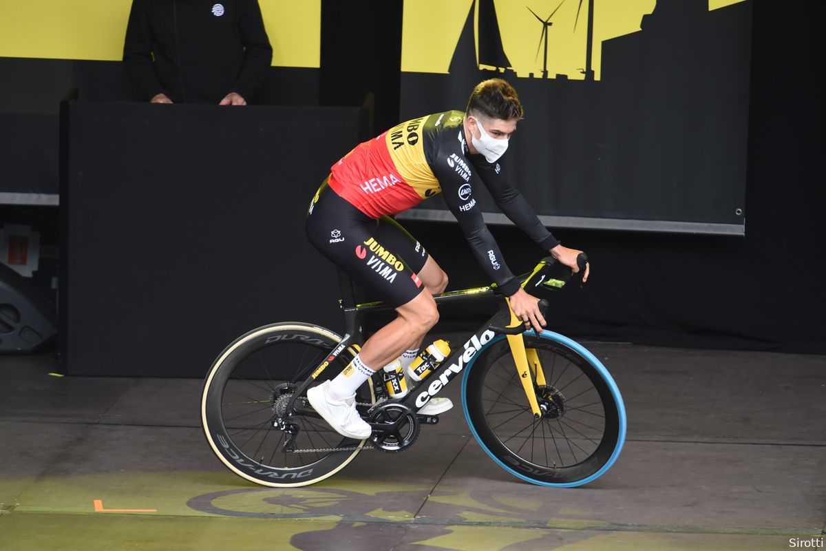 Van Aert heeft vrede met mislopen zege: 'Toen Alaphilippe aanging, kon ik niet meer'