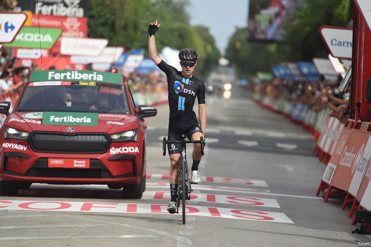 Knotsgekke finale in Vuelta: Roglic valt, Eiking grijpt rood, Storer wint opnieuw