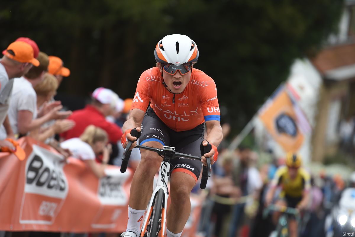 Vluchter Carpenter verrast peloton in Tour of Britain en neemt leiderstrui over van Van Aert