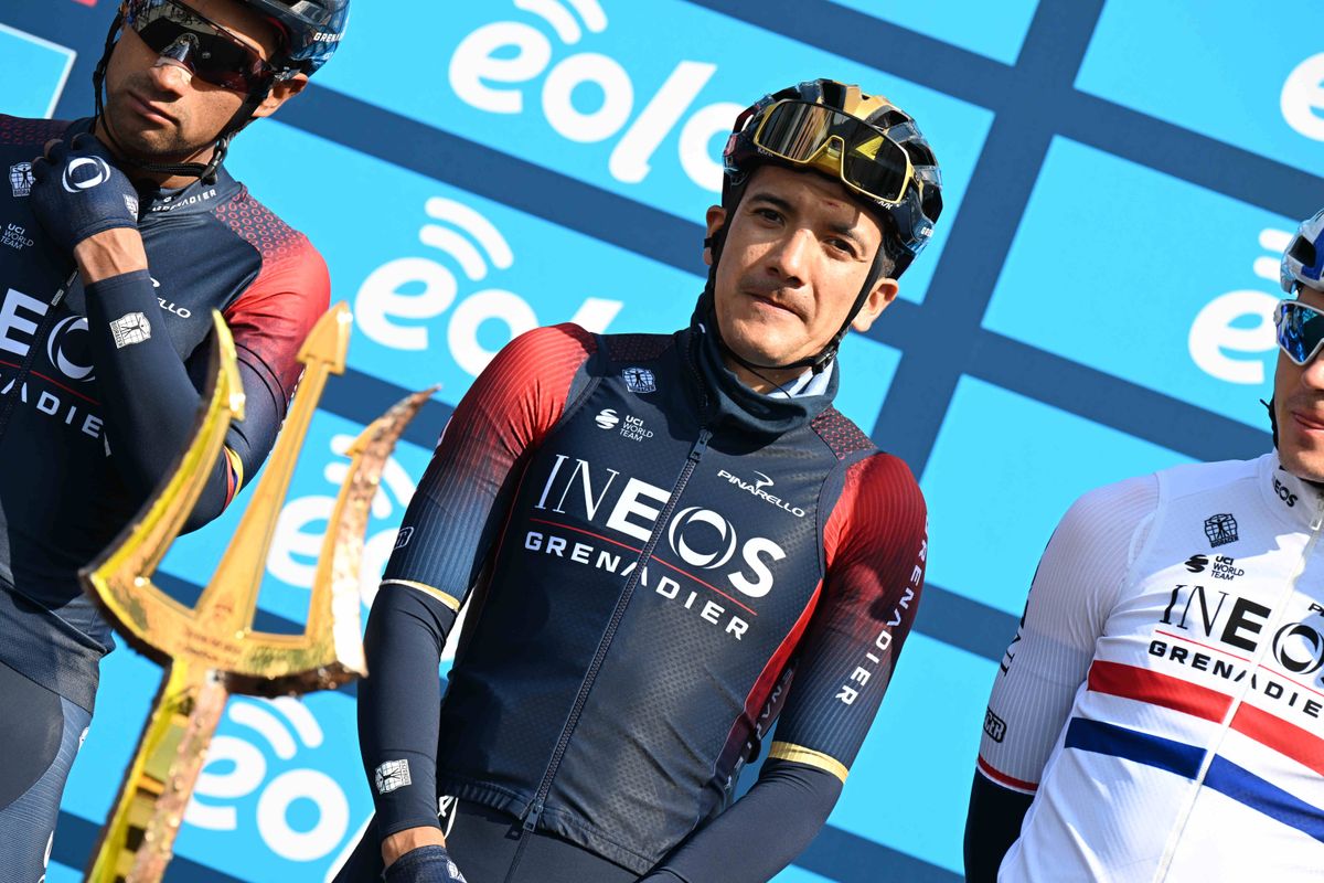 Carapaz en INEOS werken aan plan om Giro én Vuelta te winnen: 'Niet onredelijk om te denken'