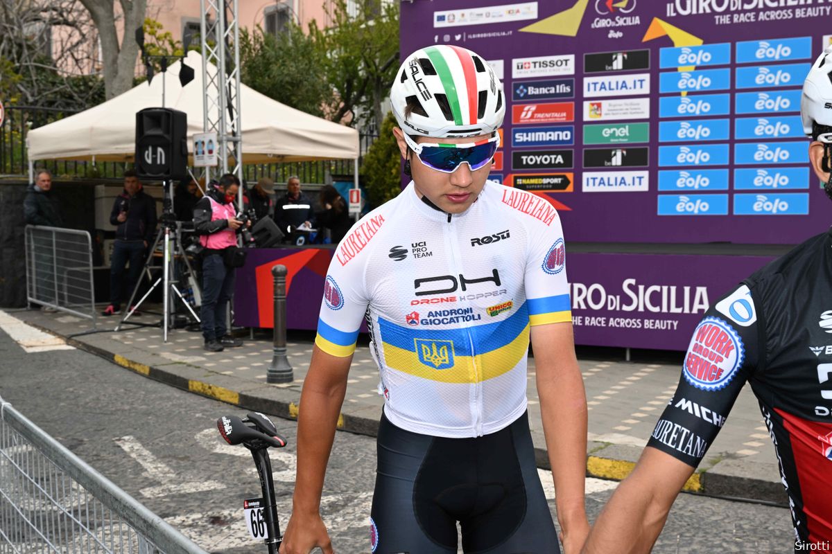 Terwijl zijn vader vecht tegen de Russen, maakt 19-jarige Oekraïner Ponomar zich op voor Giro