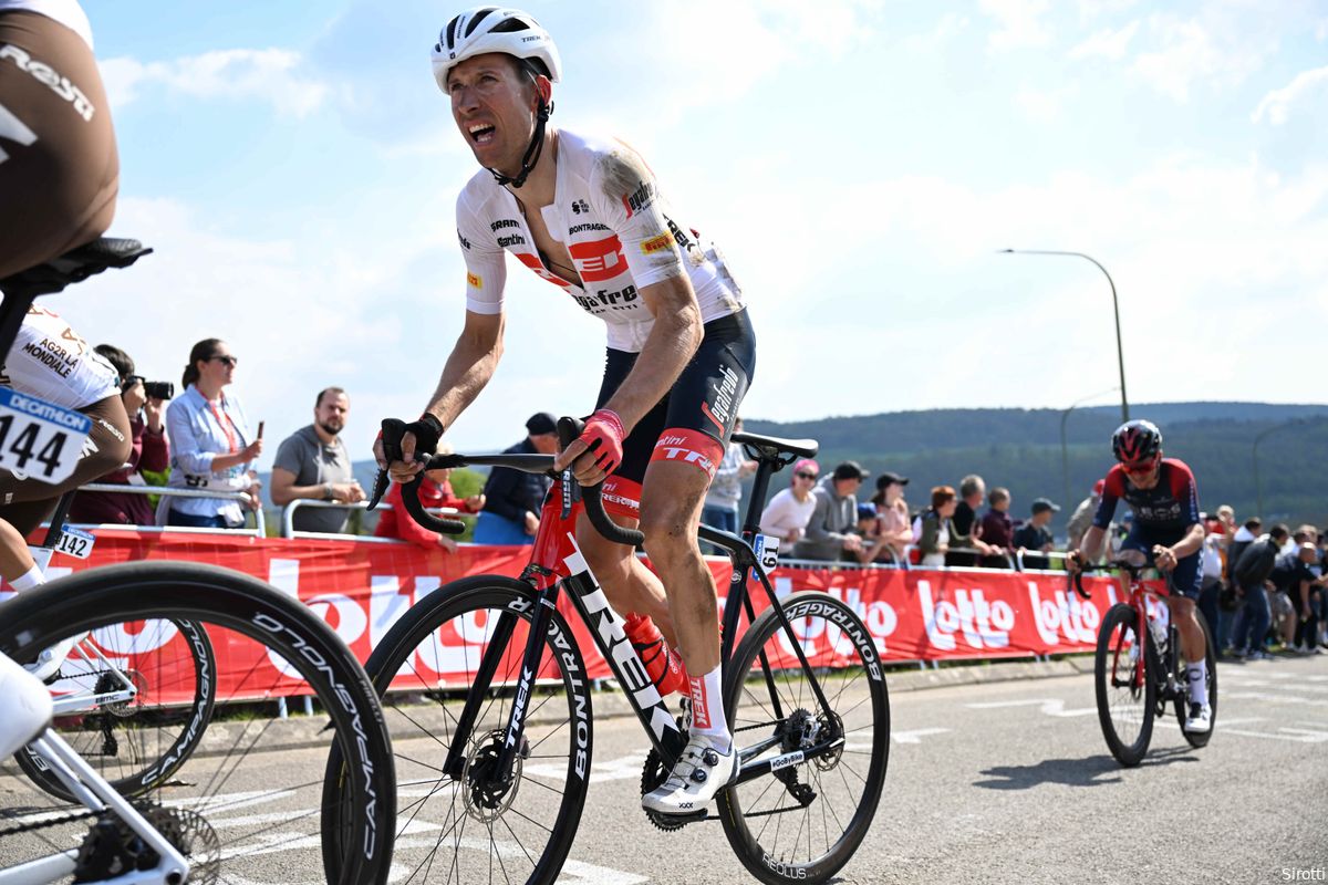 Mollema zag Giro-deelname aan zich voorbij flitsen na crash: 'Kijken wat de schade is'