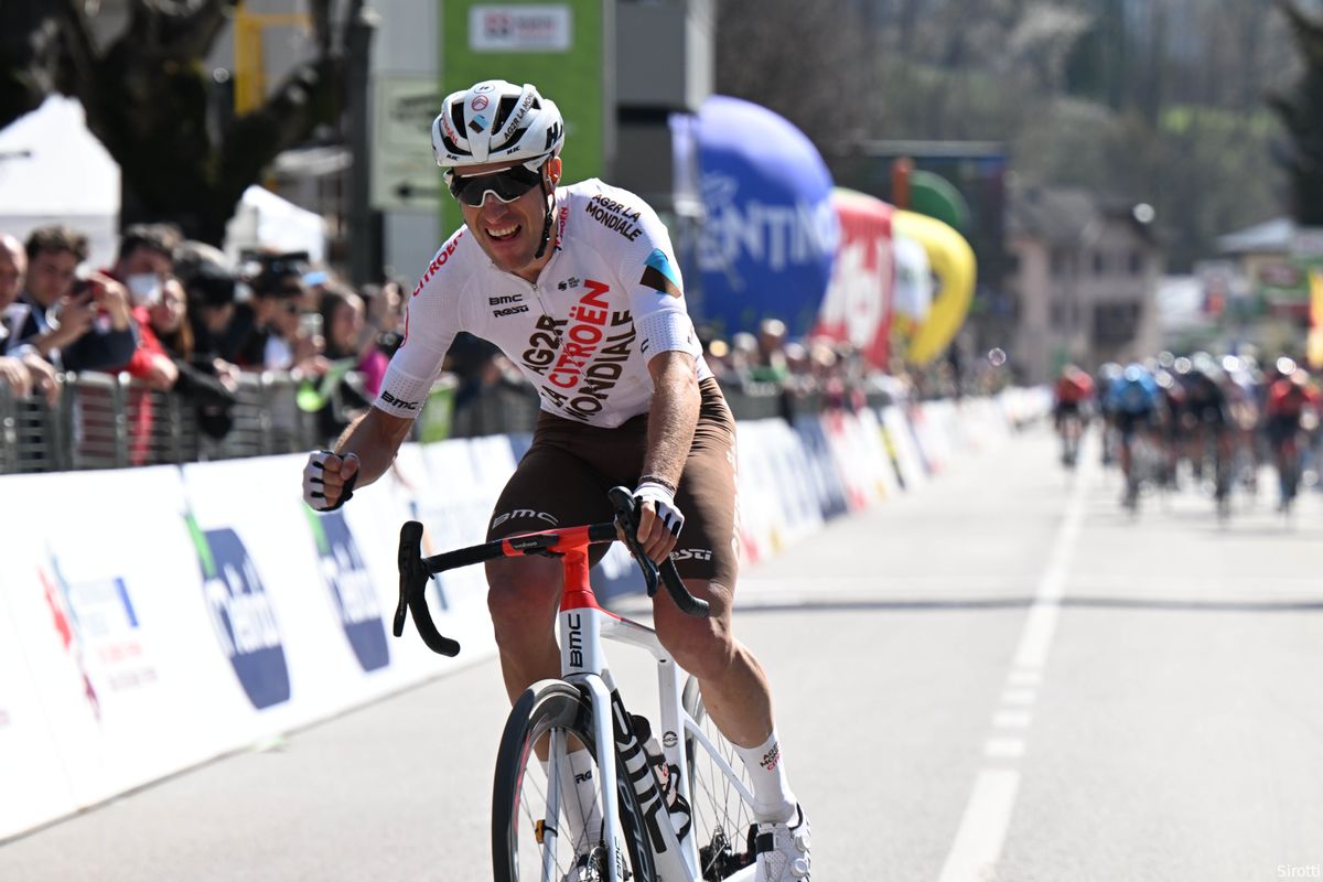 Bouchard (30) boekt na bergtruien Giro en Vuelta eerste profzege: 'Vlucht was niet het plan'