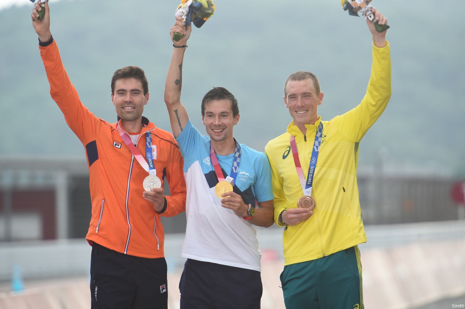 podium tijdrit dumoulin roglic dennis sirotti