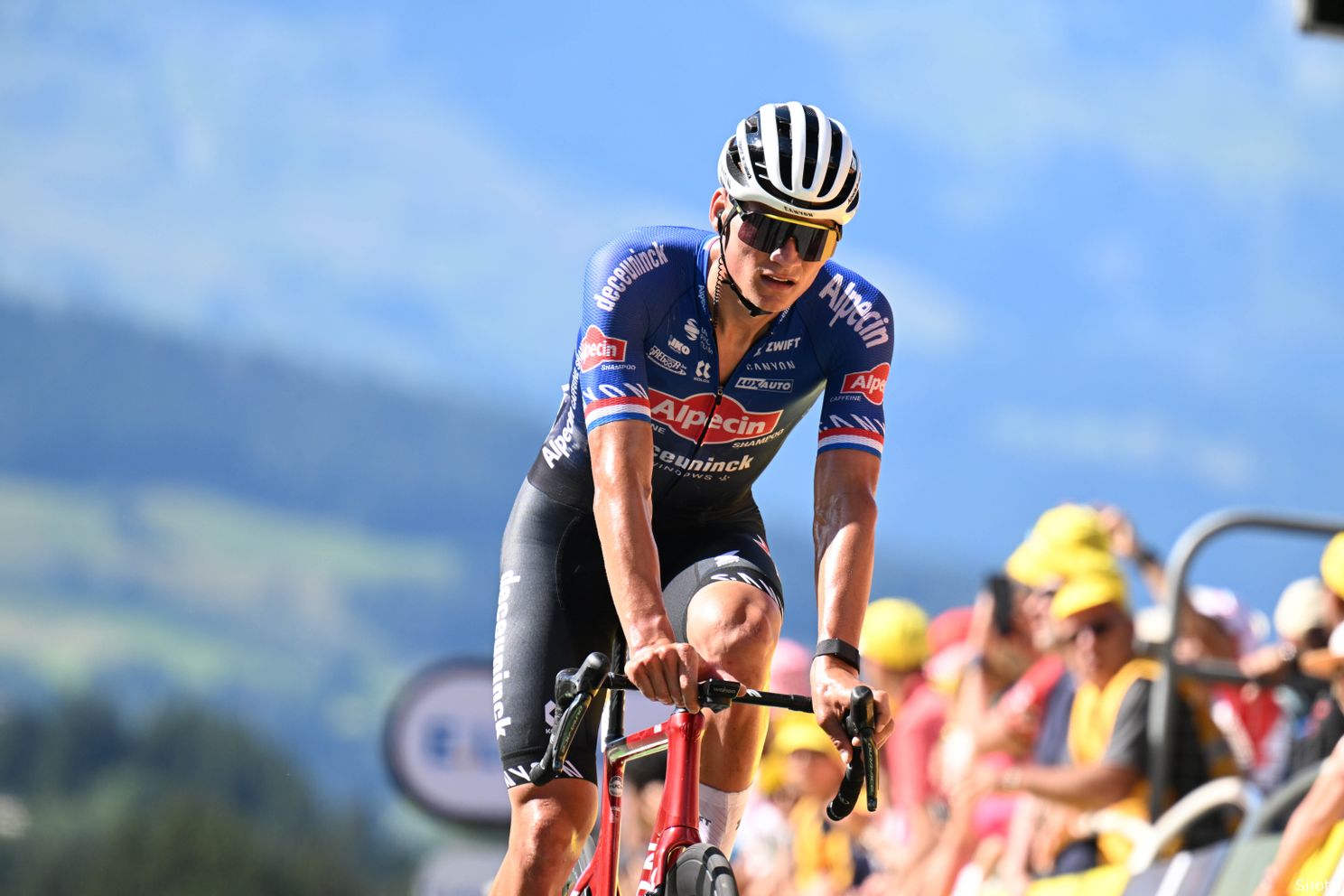 Bevrijd gevoel bij Alpecin-Deceuninck: 'Ploegmaats wisten zich geen houding te geven bij Van der Poel'