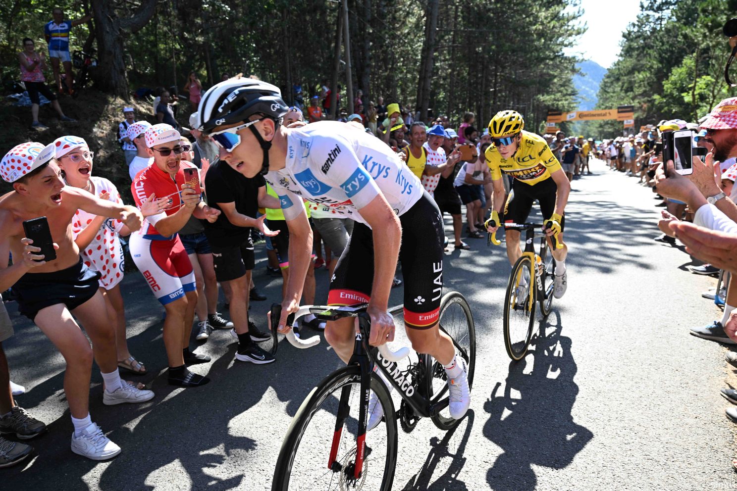 Jumbo-Visma en UAE leeuwen van de Tour, maar INEOS ligt als hyena op de loer voor derde week