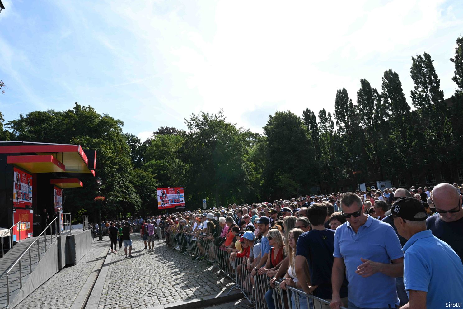 La Vuelta Holanda maakte indruk op renners en fans: 'We voelen ons hier heel erg welkom'