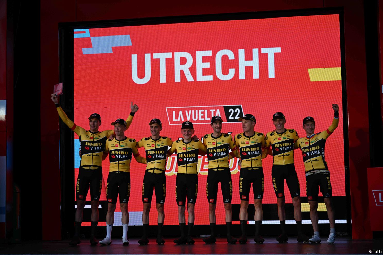 Interview | Roglic maakte het eigen ploeggenoten lastig in ploegentijdrit: 'Hij draaide ons de nek af'