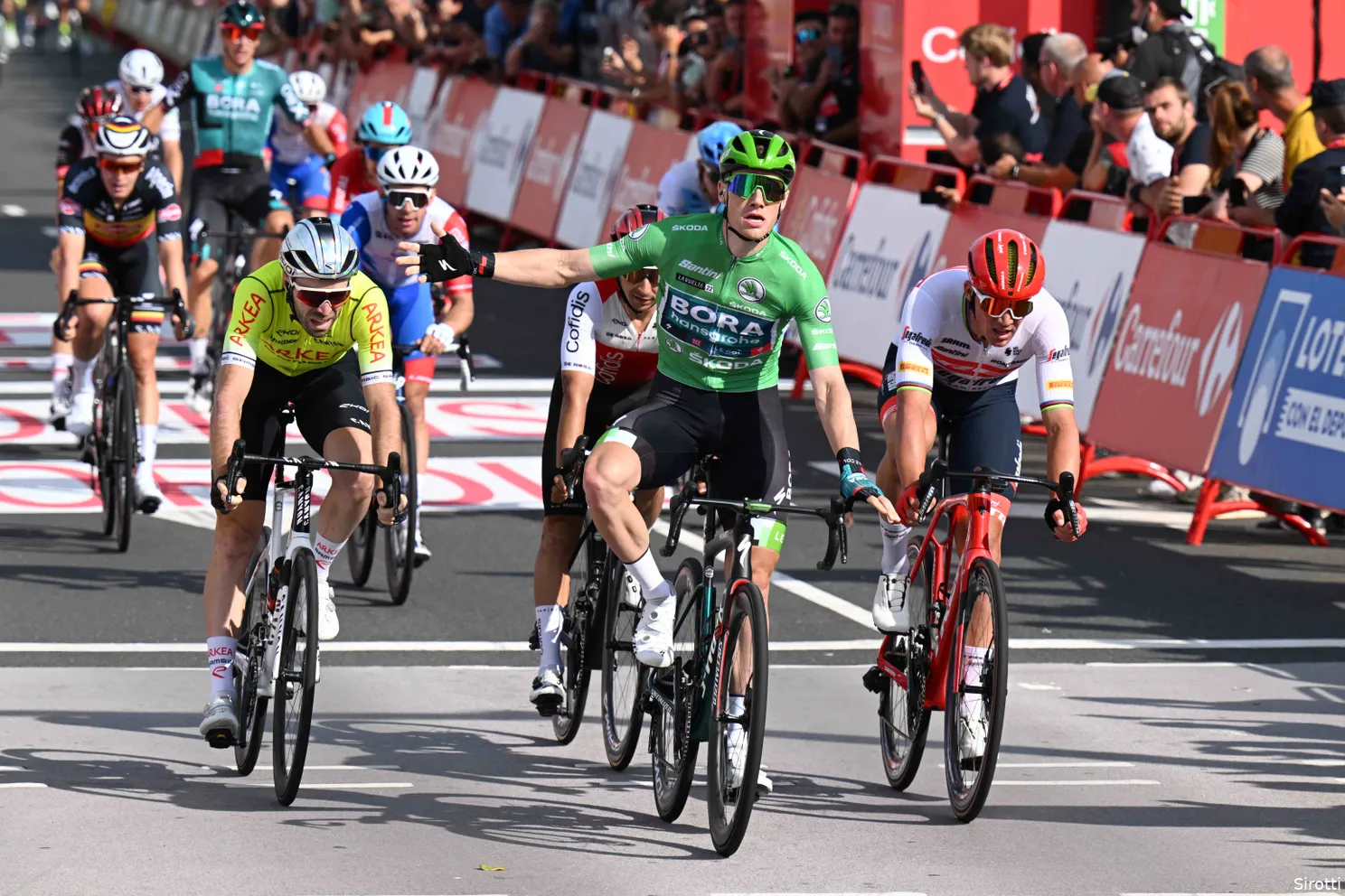 sam bennett danny van poppel