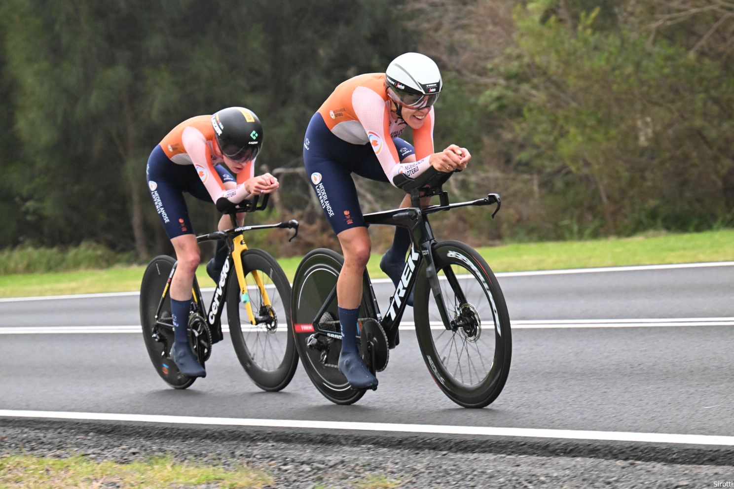 Van Dijk reed ook de veelbesproken Mixed Relay, waarbij Van Vleuten onderuit ging. Van Dijk en Markus moesten met z'n tweeën door.
