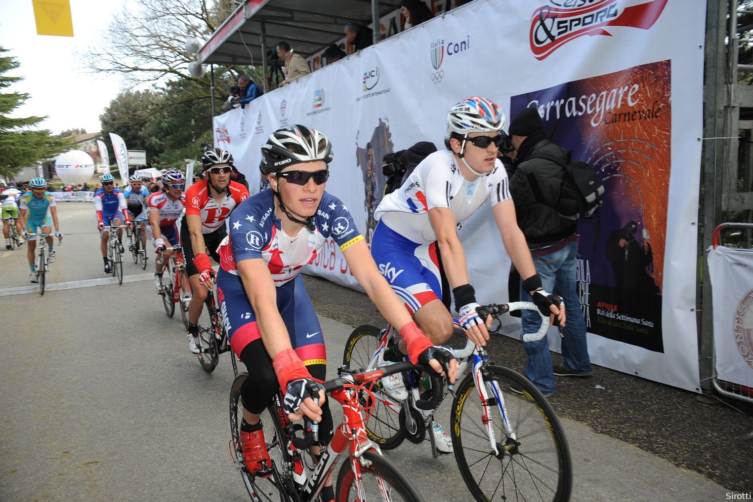 Ben King als Amerikaans kampioen, met Brits kampioen - en een iets zwaardere - Geraint Thomas aan zijn zijde