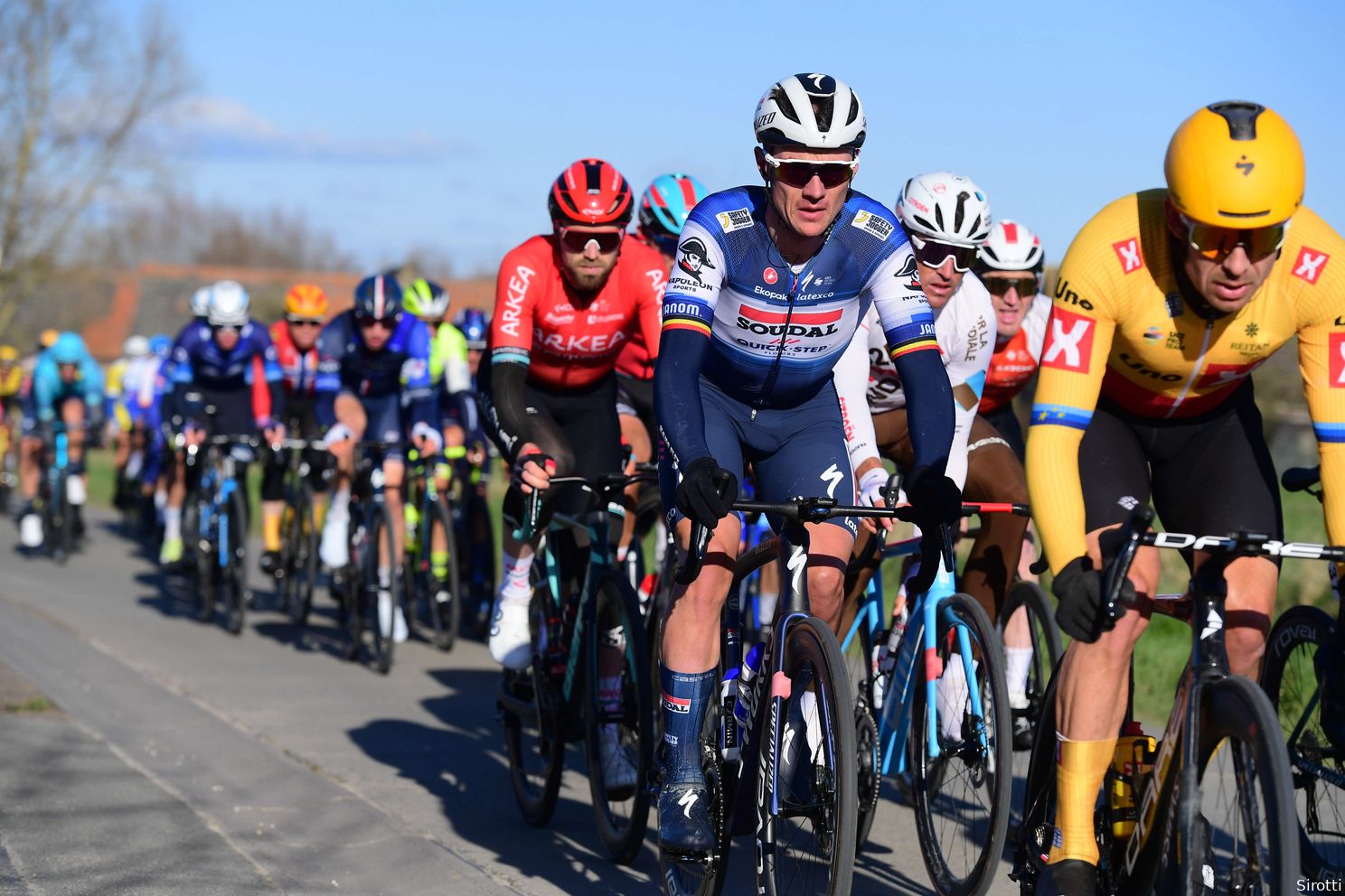 Yves Lambert è stato in difficoltà a Bruges des Pans con i velocisti Jasper Philipsen e Olaf Koeij