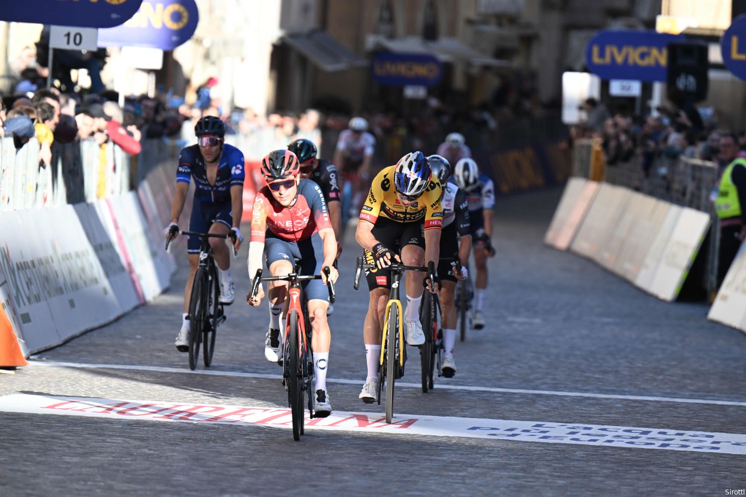 Pidcock kwam Van Aert en Van der Poel al tegen in de Tirreno.