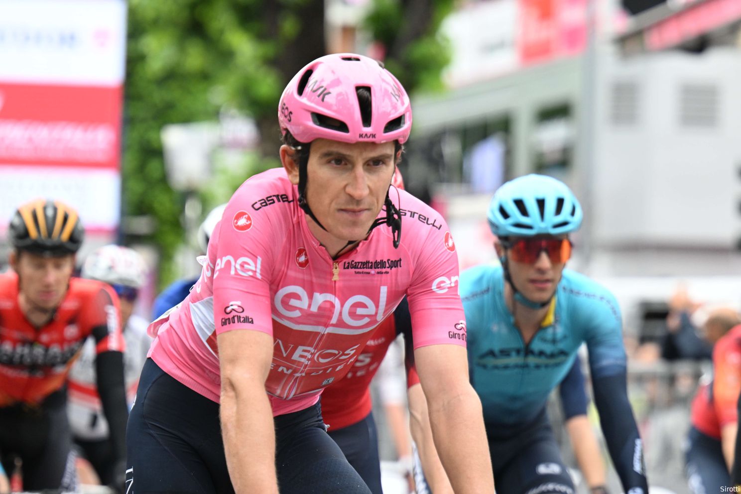Thomas sprak met Roglic na gezamenlijke crash: 'Zag wel dat hij een diepe snee had'