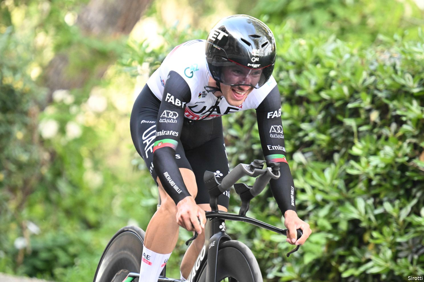 Interview | Evenepoel? Roglic? UAE is counting on 'Almeida style': "He has the numbers to go for pink"