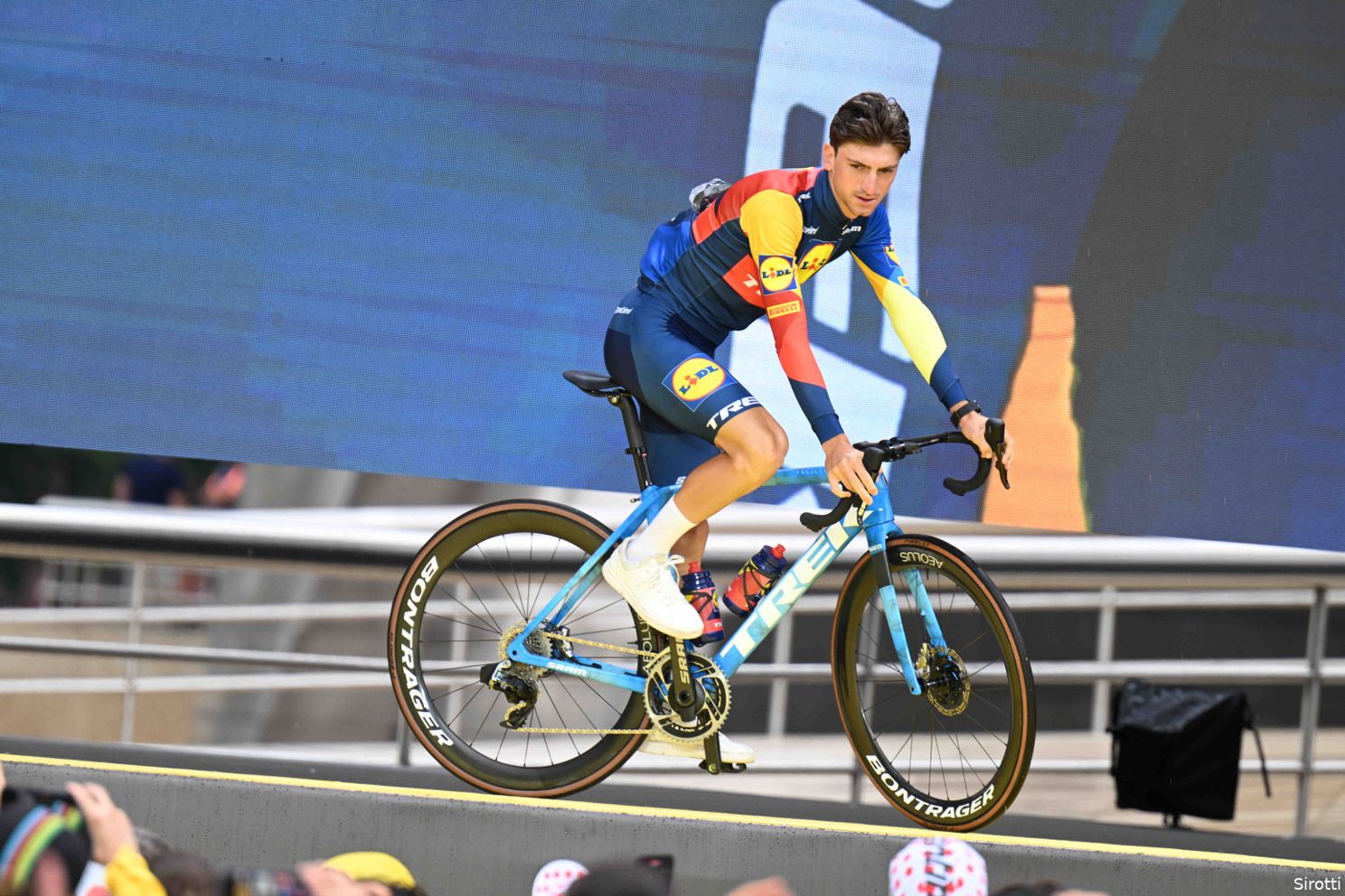 Lidl-Trek team manager De Jongh: "Skjelmose has been in peak form for long time, we have to be honest about that"