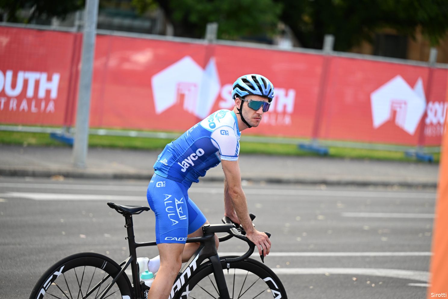 Simon Yates breaks the silence: "Me flying under the radar doesn't have to be a disadvantage"
