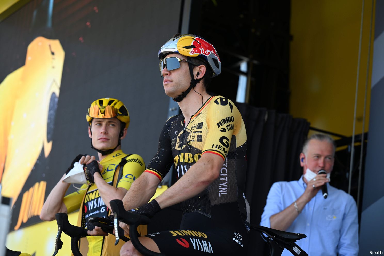 Dumoulin kritisch op koerstactiek Van Aert en Jumbo-Visma: 'Wout hoort daar te zitten als beste helper'
