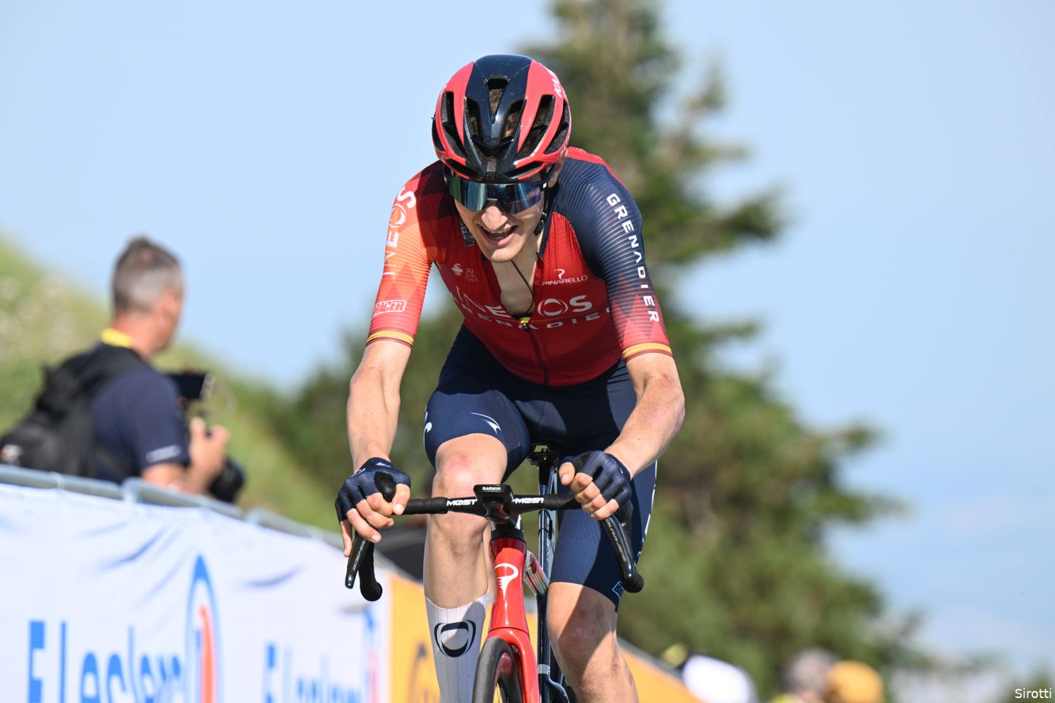 INEOS ziet naast ritzege Kwiatkowski op 'hersteldag' ook sterke Pidcock: 'Heb 700 watt gezien op m'n teller'