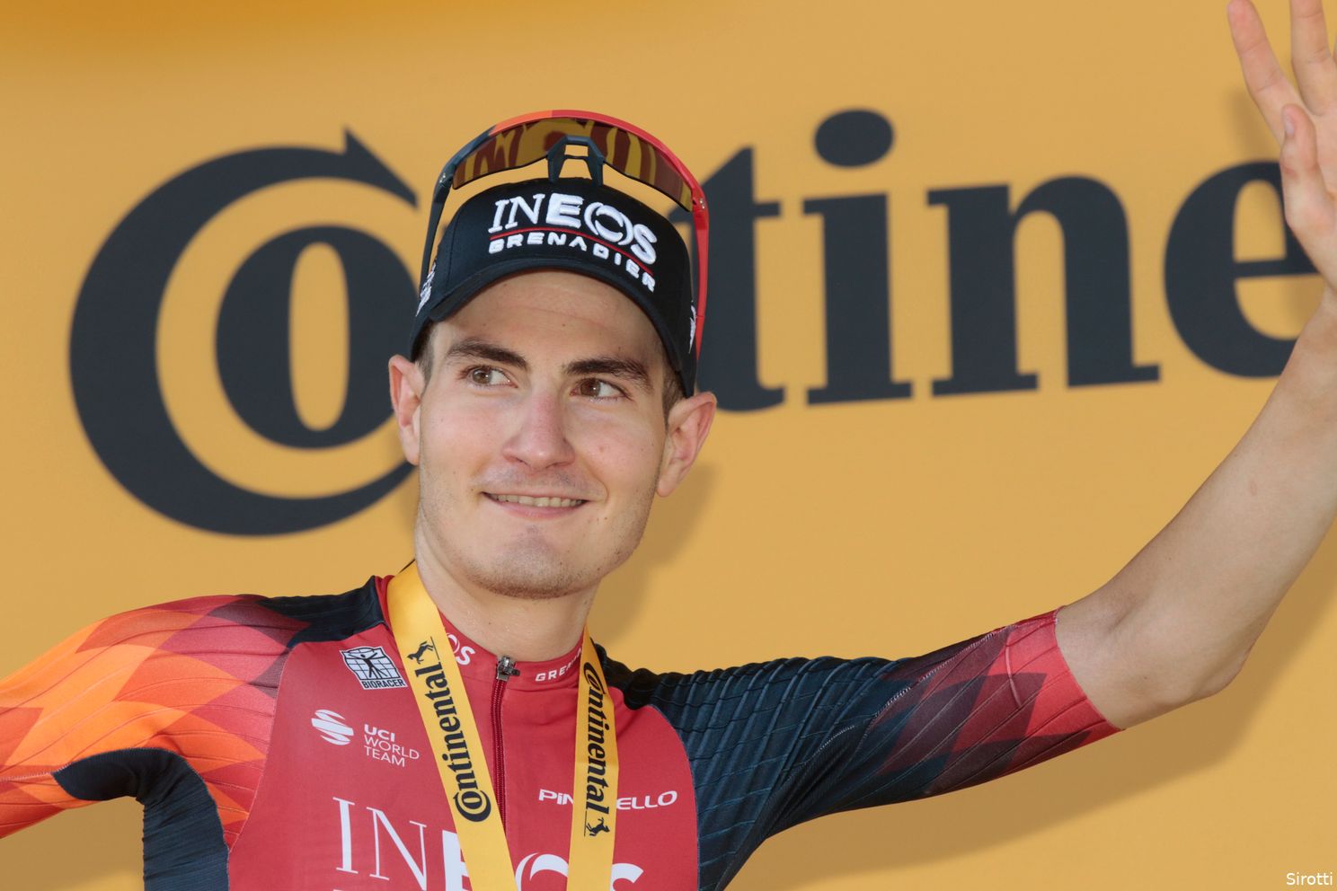 Rodríguez looft inspirerend werkpaard Kwiatkowski na prachtige zege: 'Ging drie keer naar de auto'