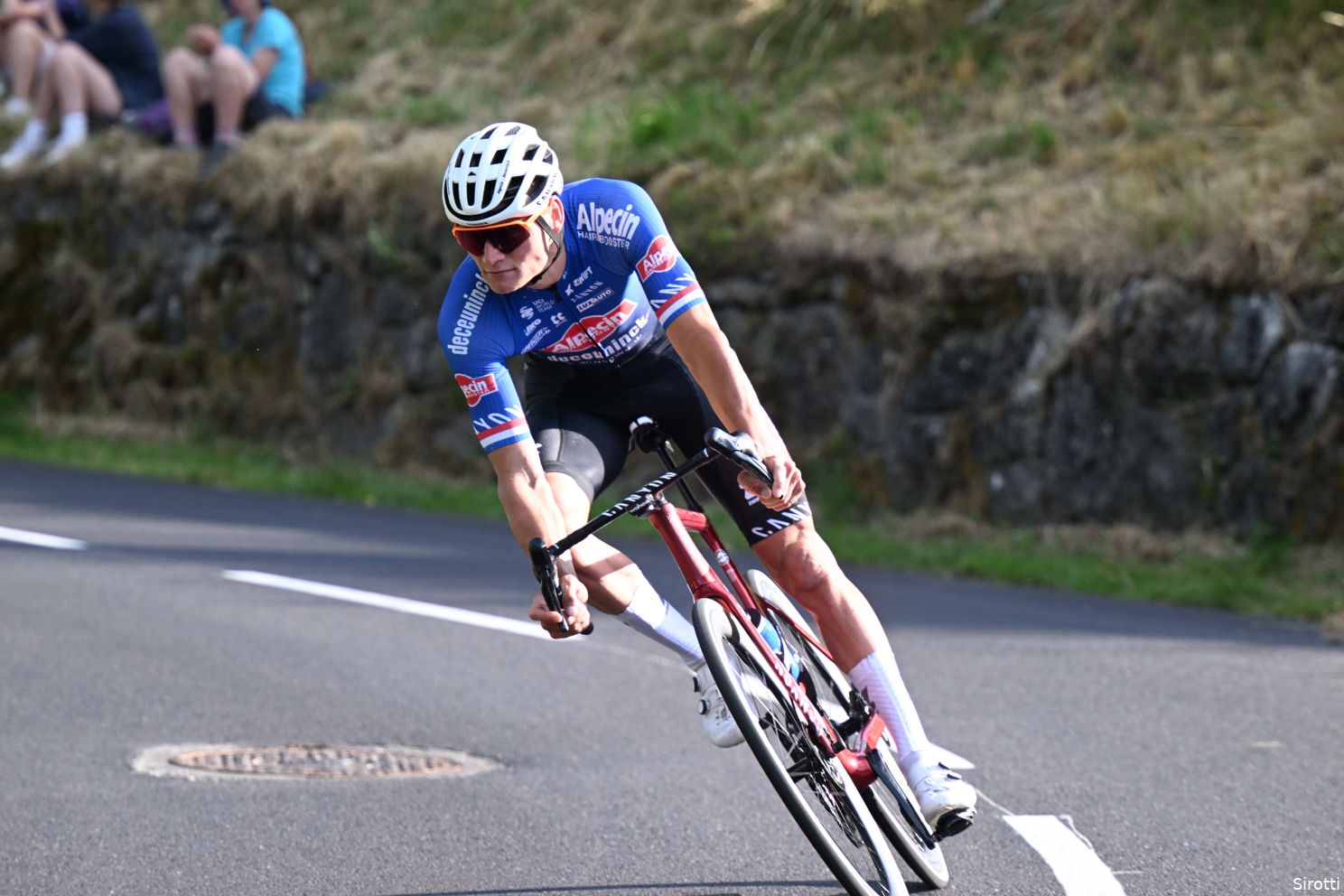 Van der Poel laadde zich in Spanje op voor WK: 'Volledig hersteld en alles gedaan wat hij wilde'