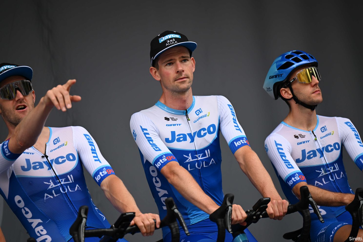 Oldest debutant Reinders level-headed as always in Tour de France: "You can only quit cycling once"