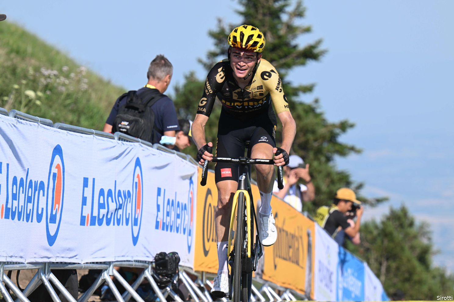 Jumbo-Visma opgelucht na klein tijdverlies Vingegaard op Pogacar: 'Hadden Yates misschien moeten laten gaan'