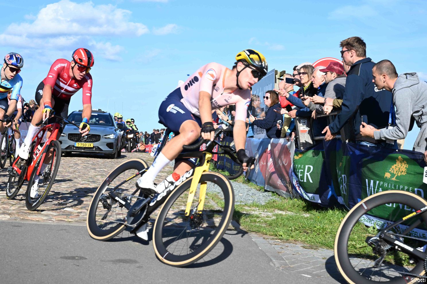 Praise for sprinter Kooij after new feat at European Championship: "Olav is following in the footsteps of Pedersen and Van Aert"
