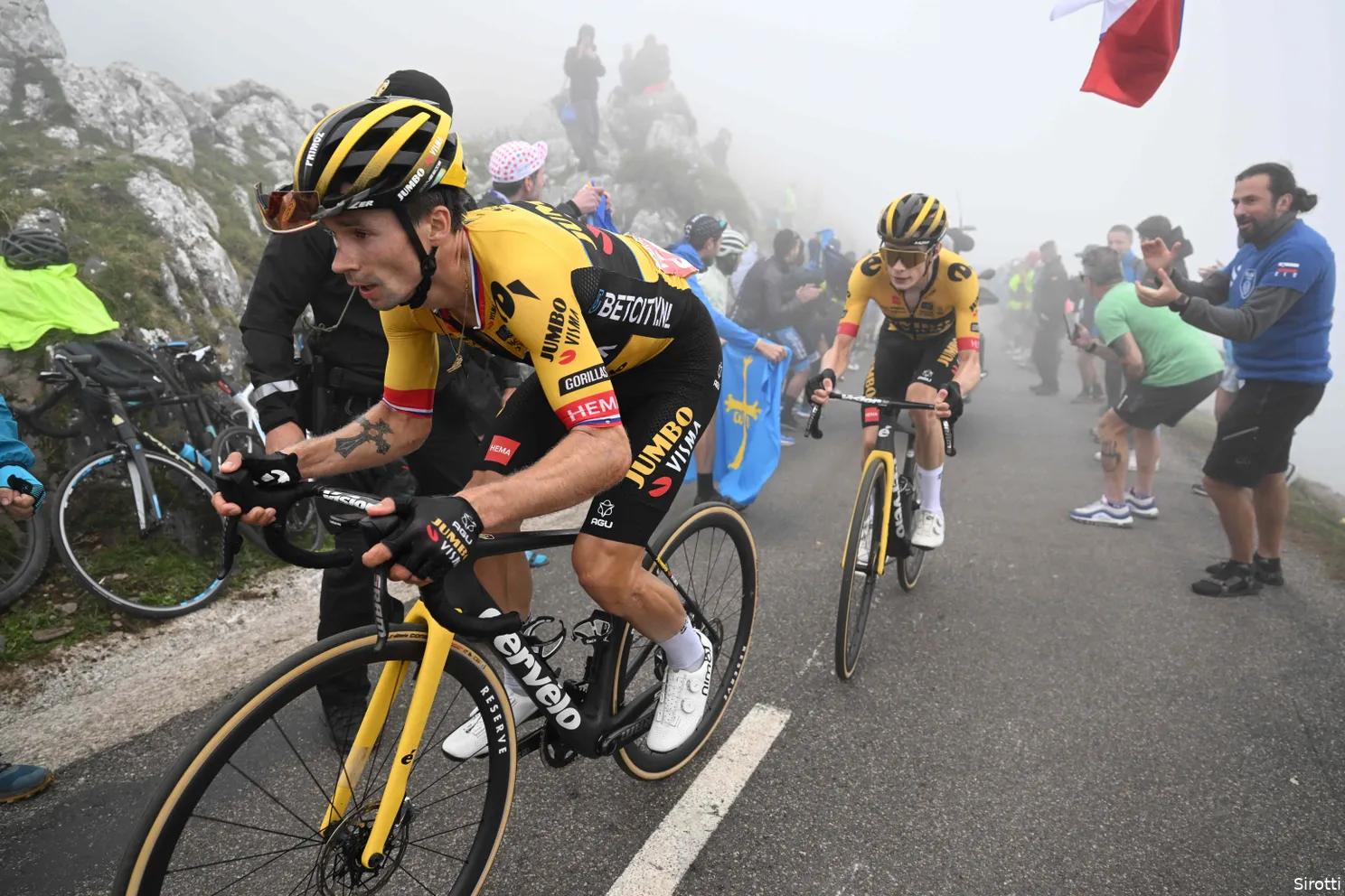 roglic vingegaard vuelta sirotti